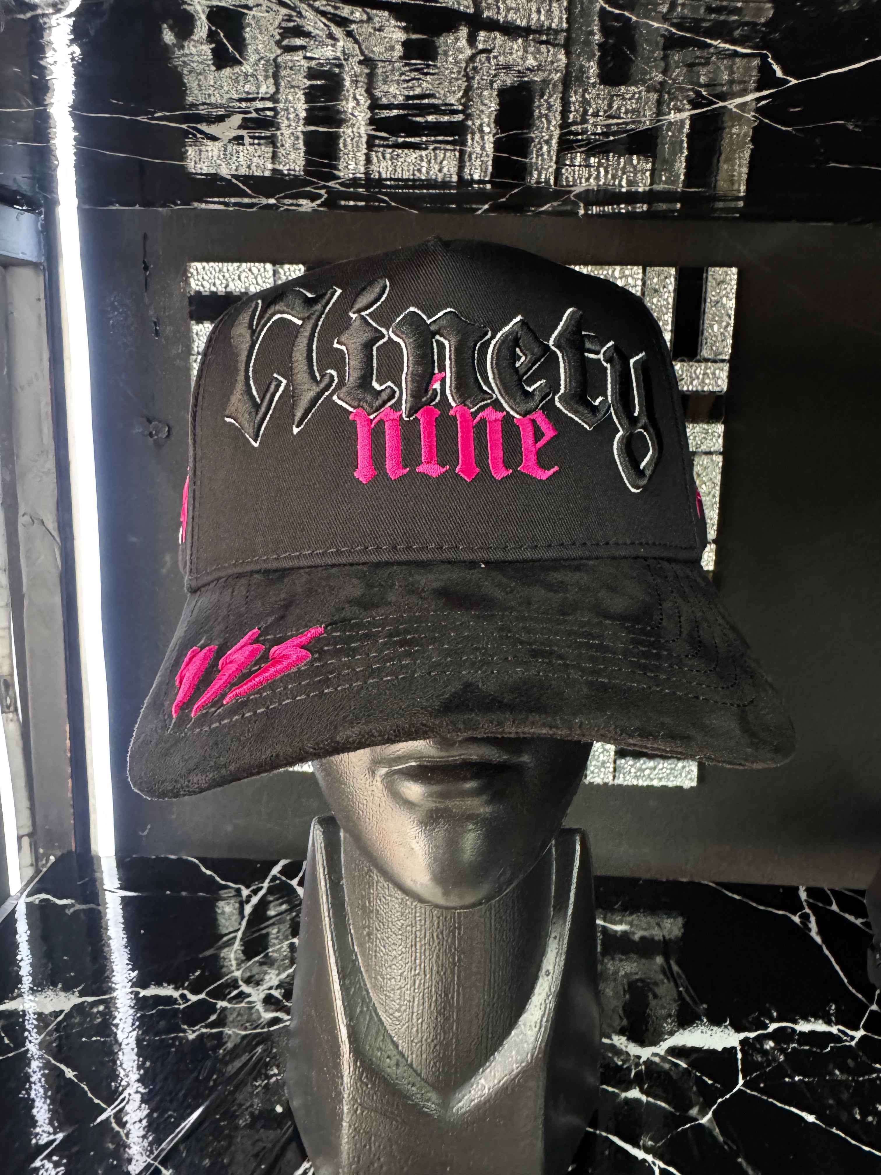 Gorra Ninety9 Explicit Star Snapback Negro/Rosa