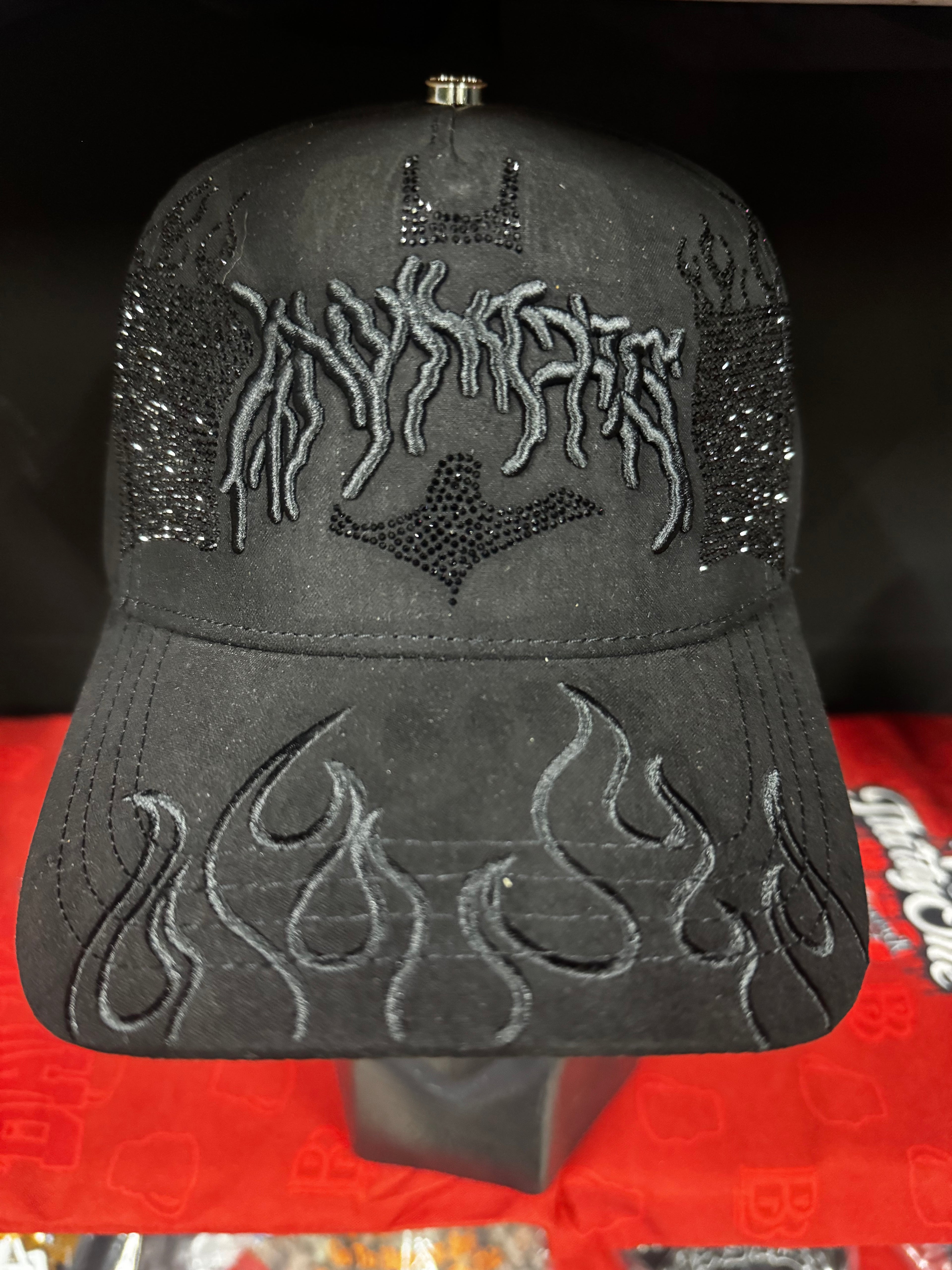 Gorra ANYMORE "Bruce Wayne Black Crystals" - Otoño/Invierno 2025