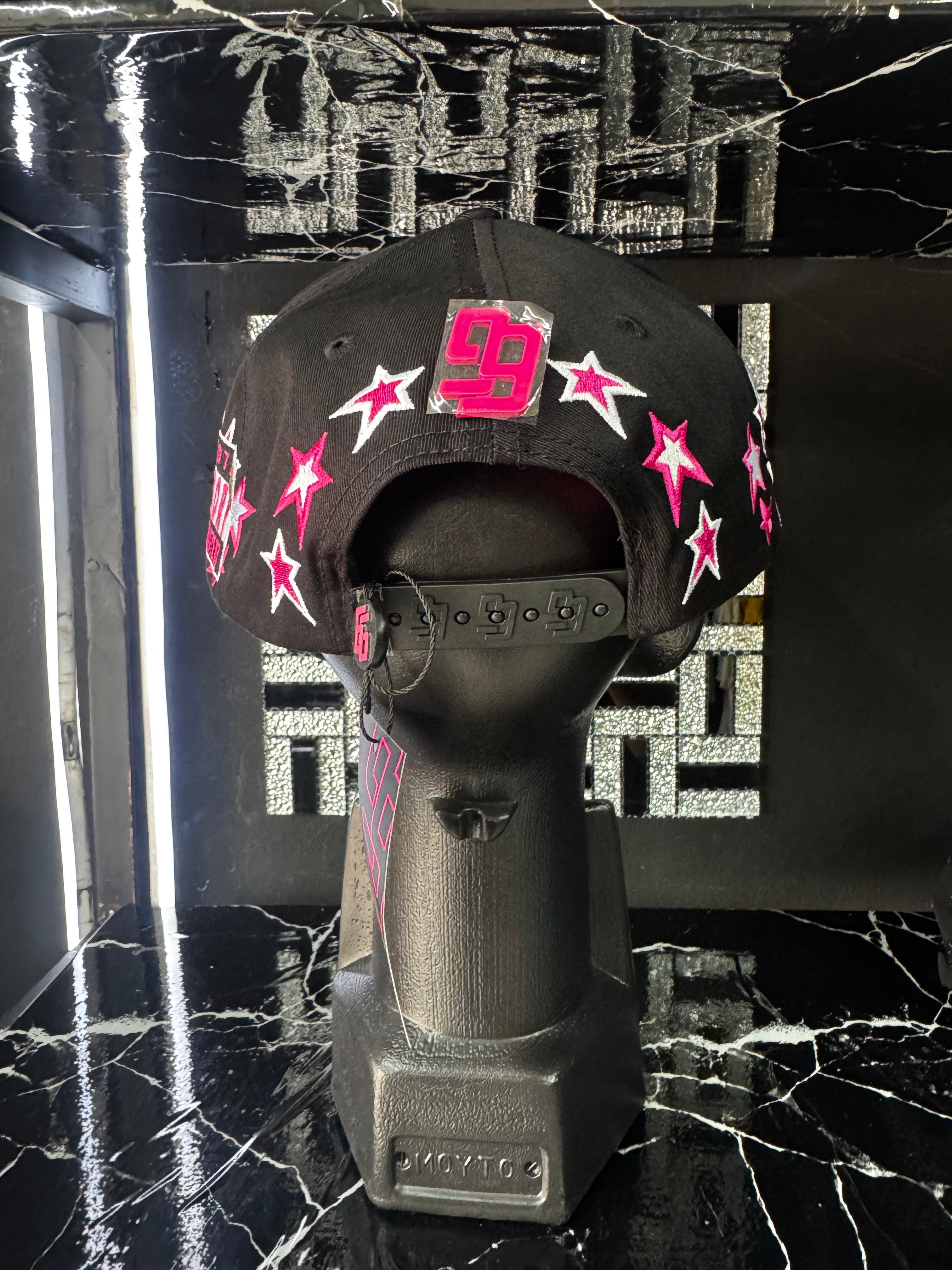 Gorra Ninety9 Explicit Star Snapback Negro/Rosa